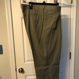 Haggar Men's Slacks 40 x 32 Light Weight Olive